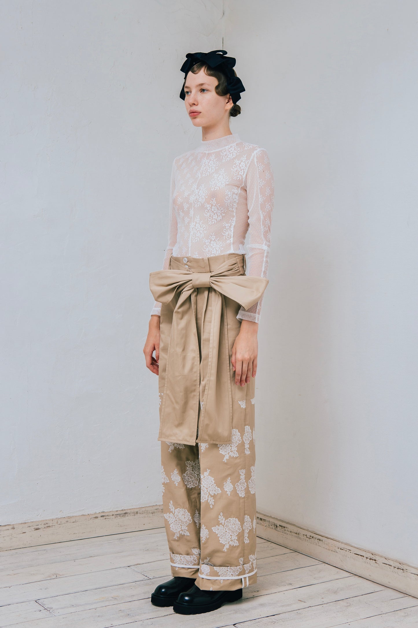 Turtle Neck Lace Patchwork Tops(White)