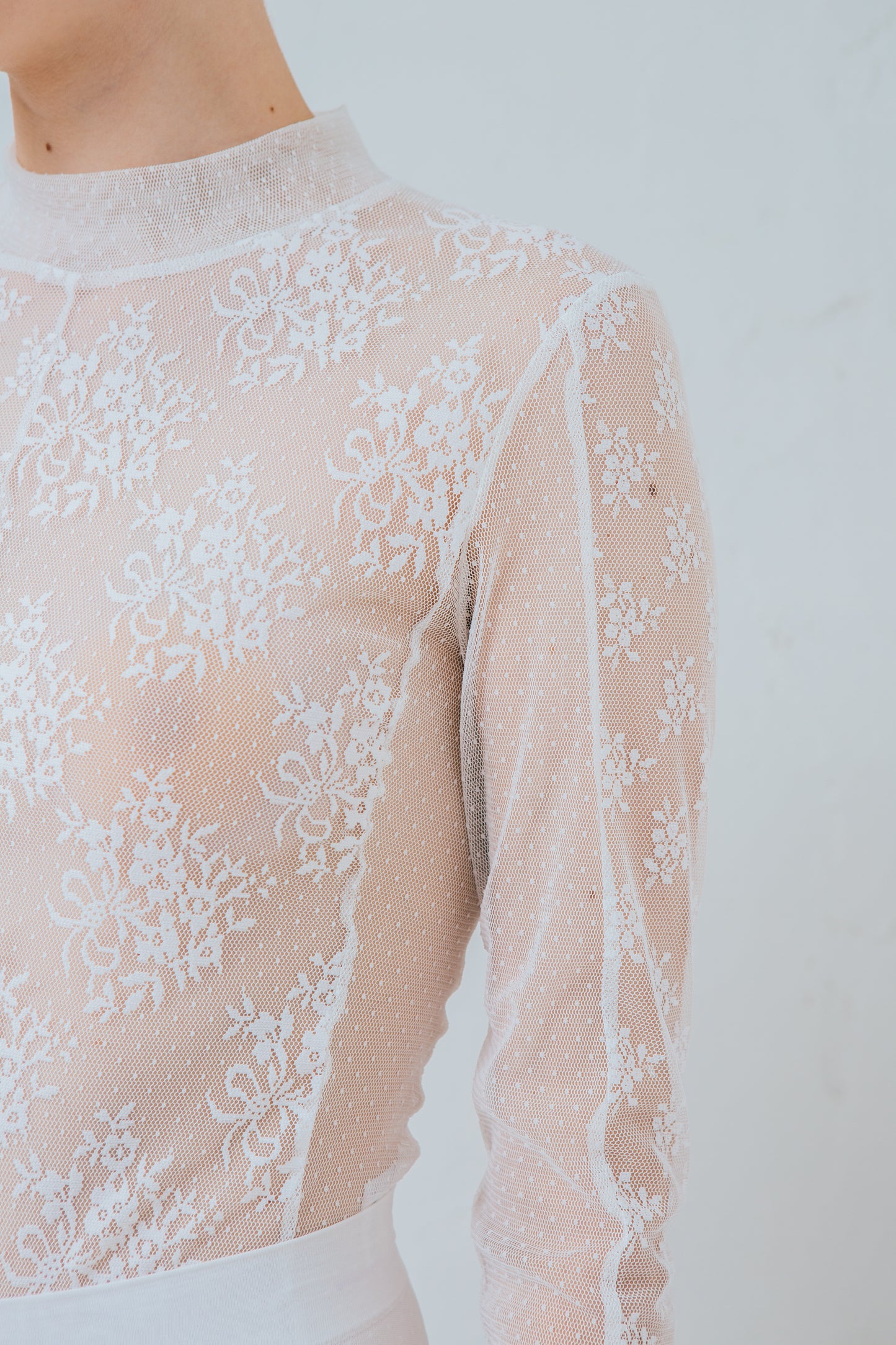Turtle Neck Lace Patchwork Tops(White)