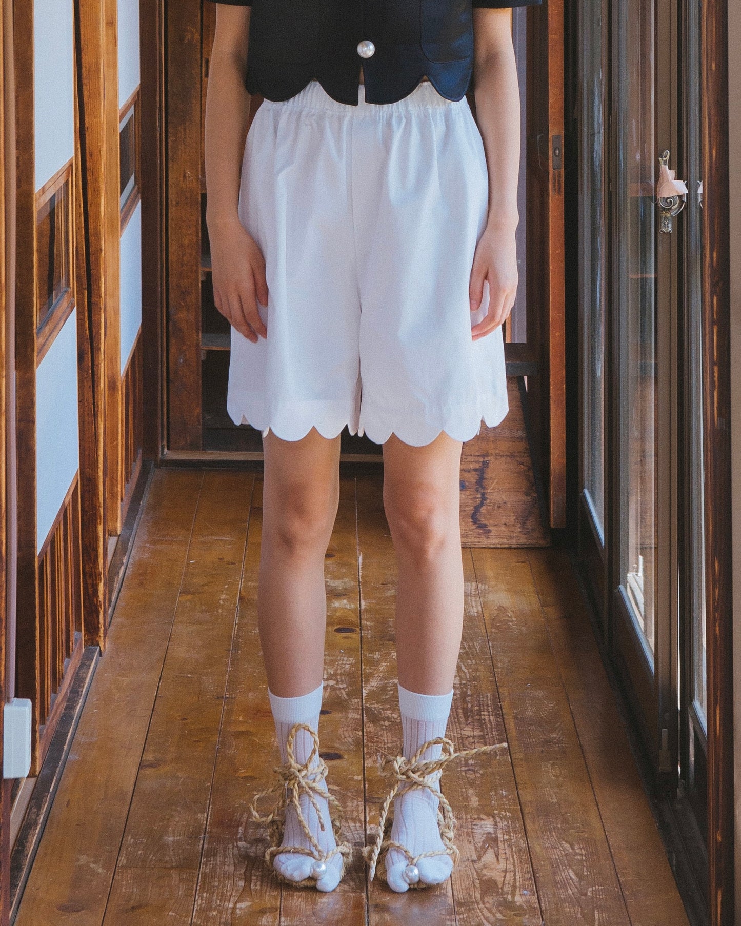 Cotton Scalloped-Hem Short Pants(White)