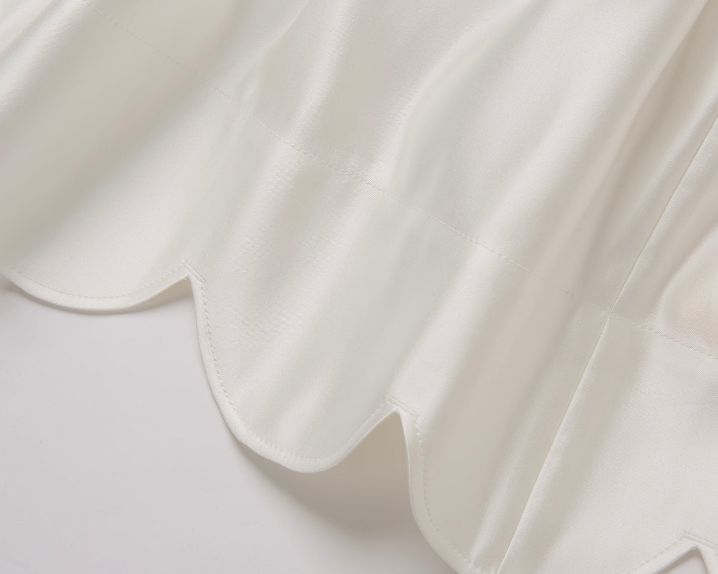 Satin Scalloped-Hem Gathered Skirt(Black)