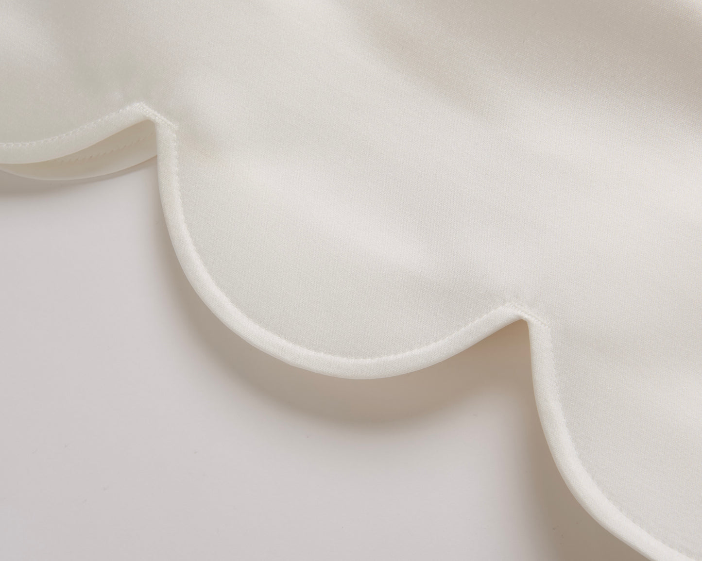 Satin Scalloped-Hem Mini Skirt(Beige)