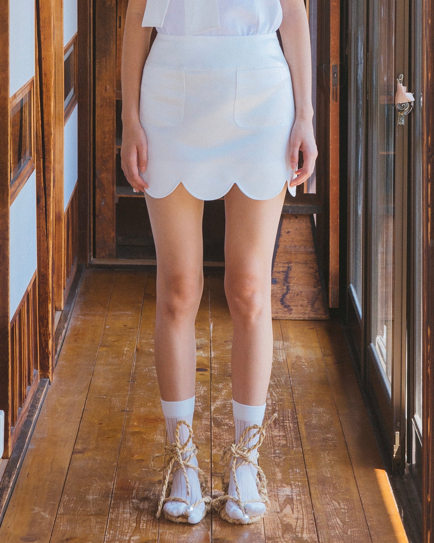Satin Scalloped-Hem Mini Skirt(White)