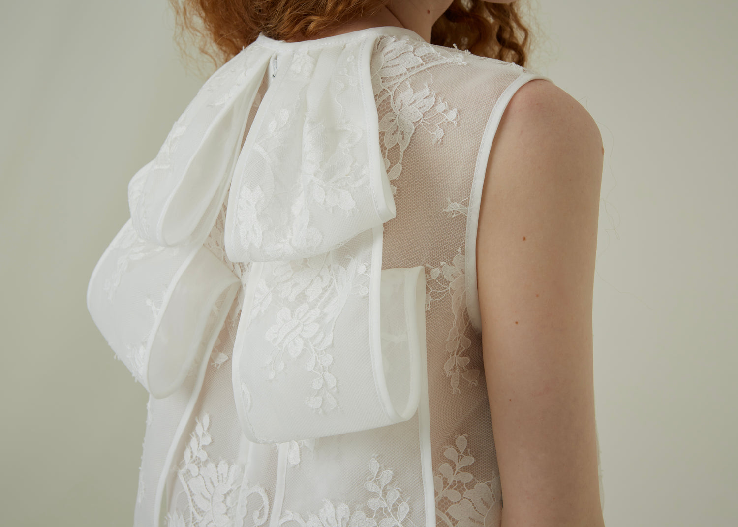 Back ribbon lace dress – Kanako Tamura